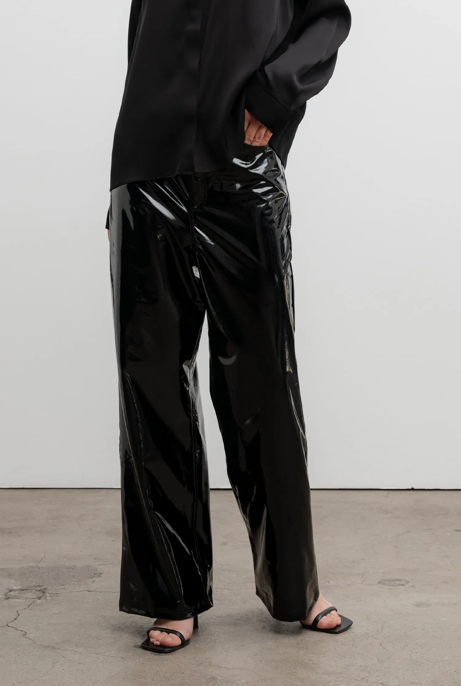 Akemi latex trousers black